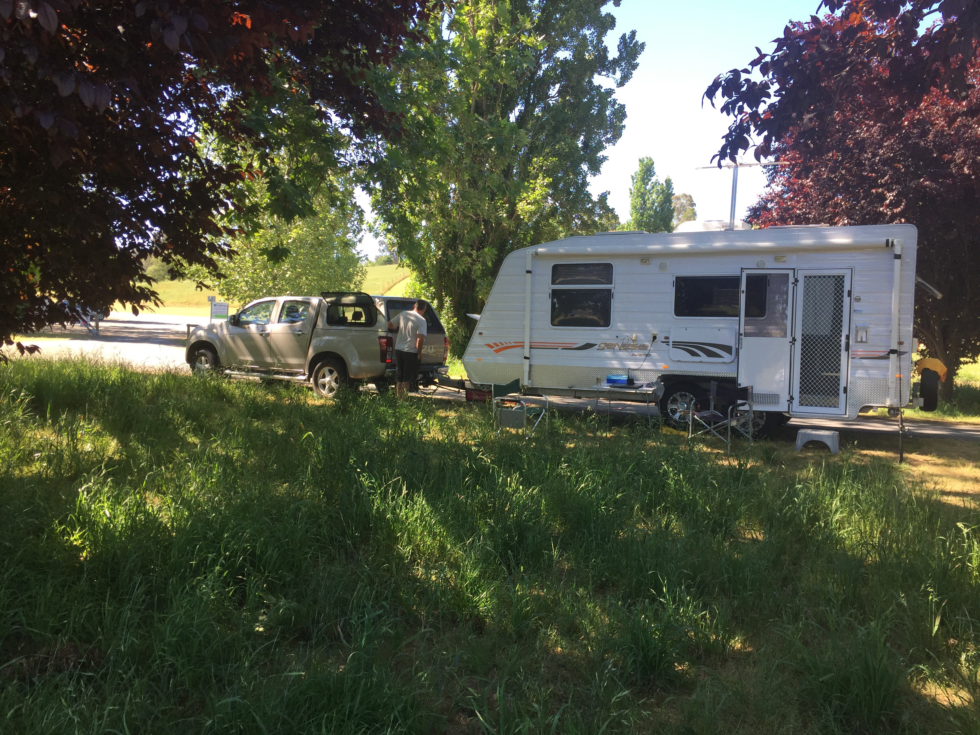 Ute and Caravan at Jugiong Showground free camp