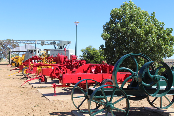 Ilfracombe, Queensland: Small but worth a stop.